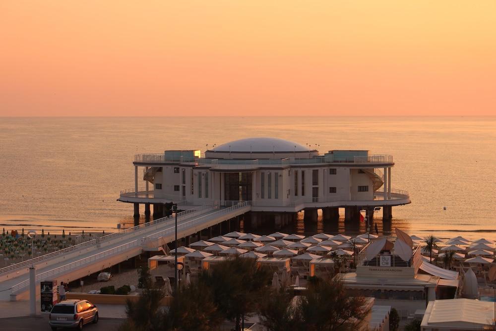 Hotel Cristallo سينِغاليا المظهر الخارجي الصورة