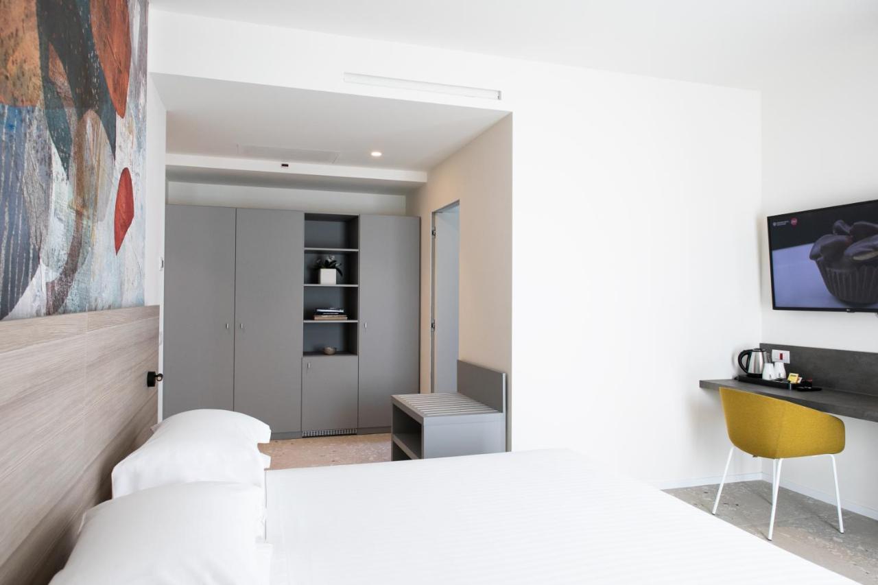 Hotel Cristallo سينِغاليا المظهر الخارجي الصورة