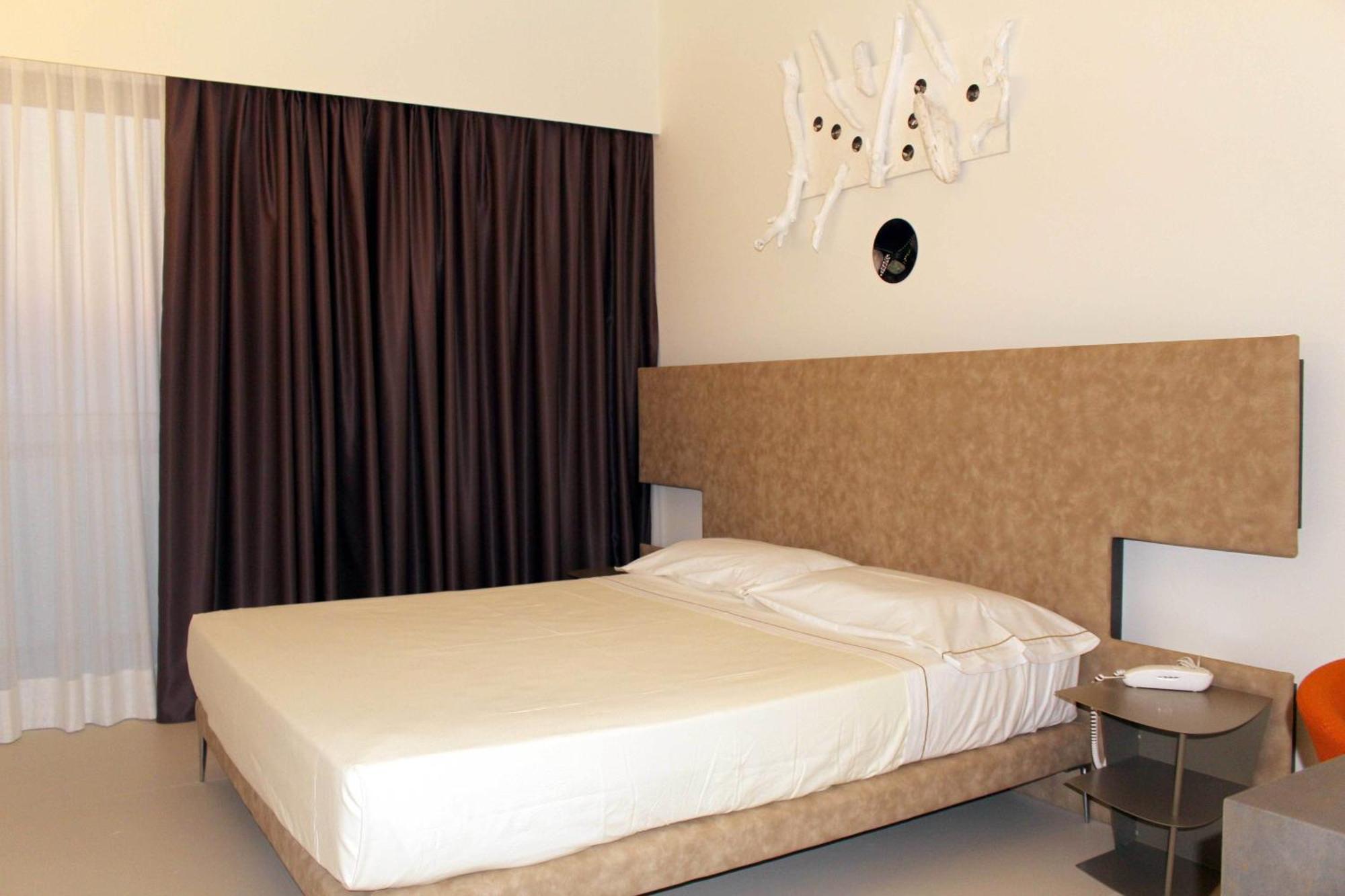Hotel Cristallo سينِغاليا الغرفة الصورة