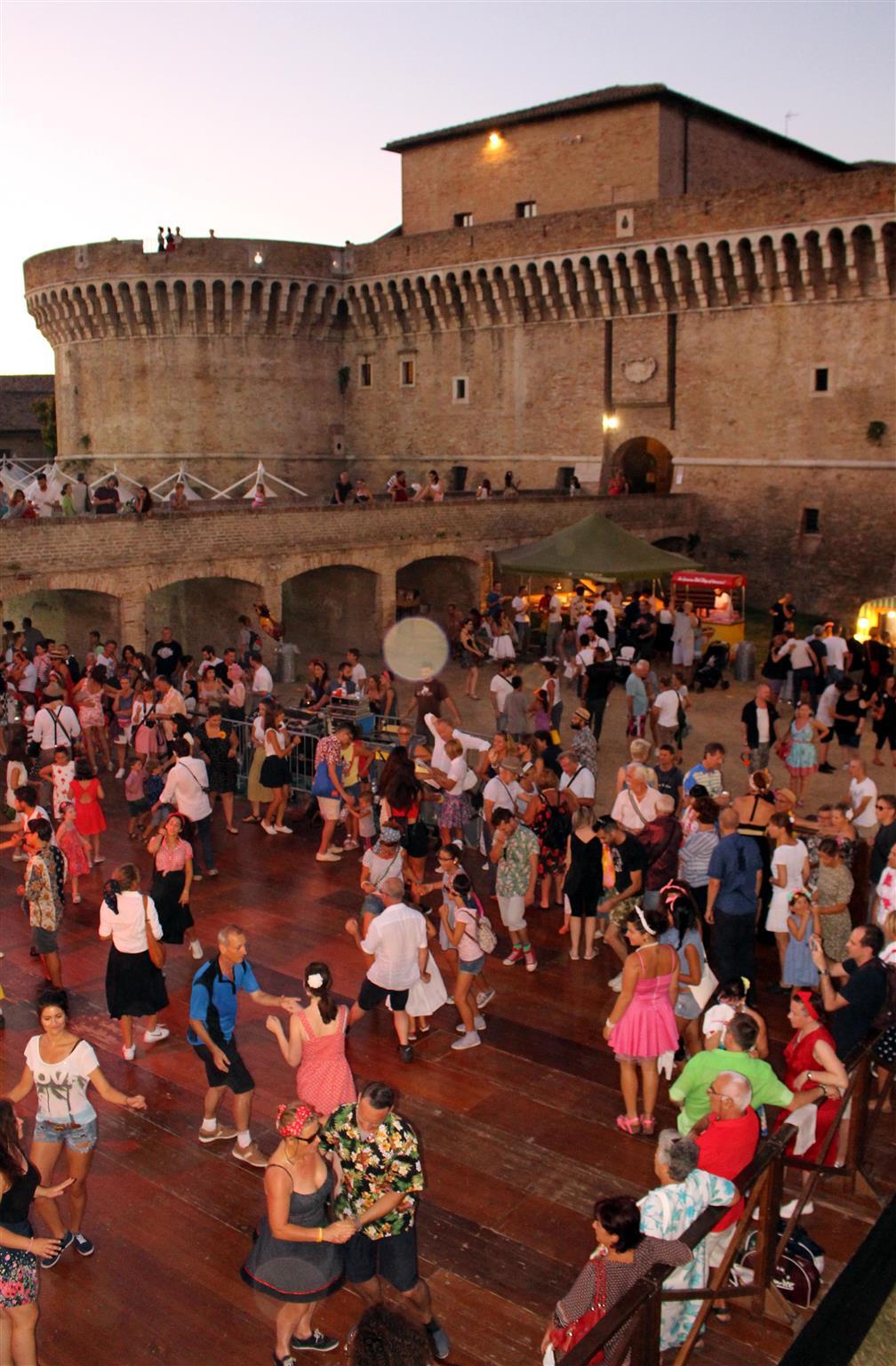 Hotel Cristallo سينِغاليا المظهر الخارجي الصورة