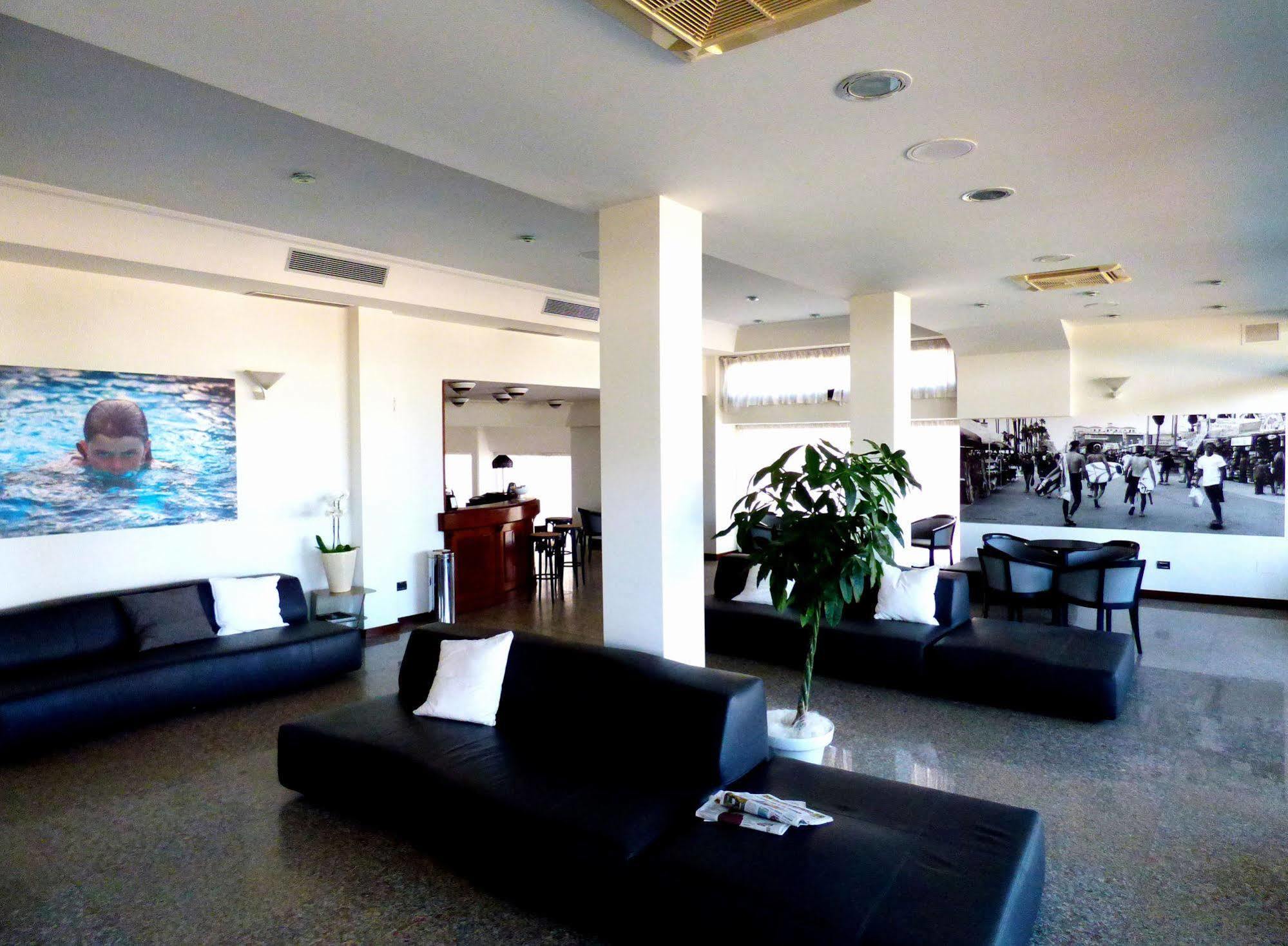 Hotel Cristallo سينِغاليا المظهر الخارجي الصورة