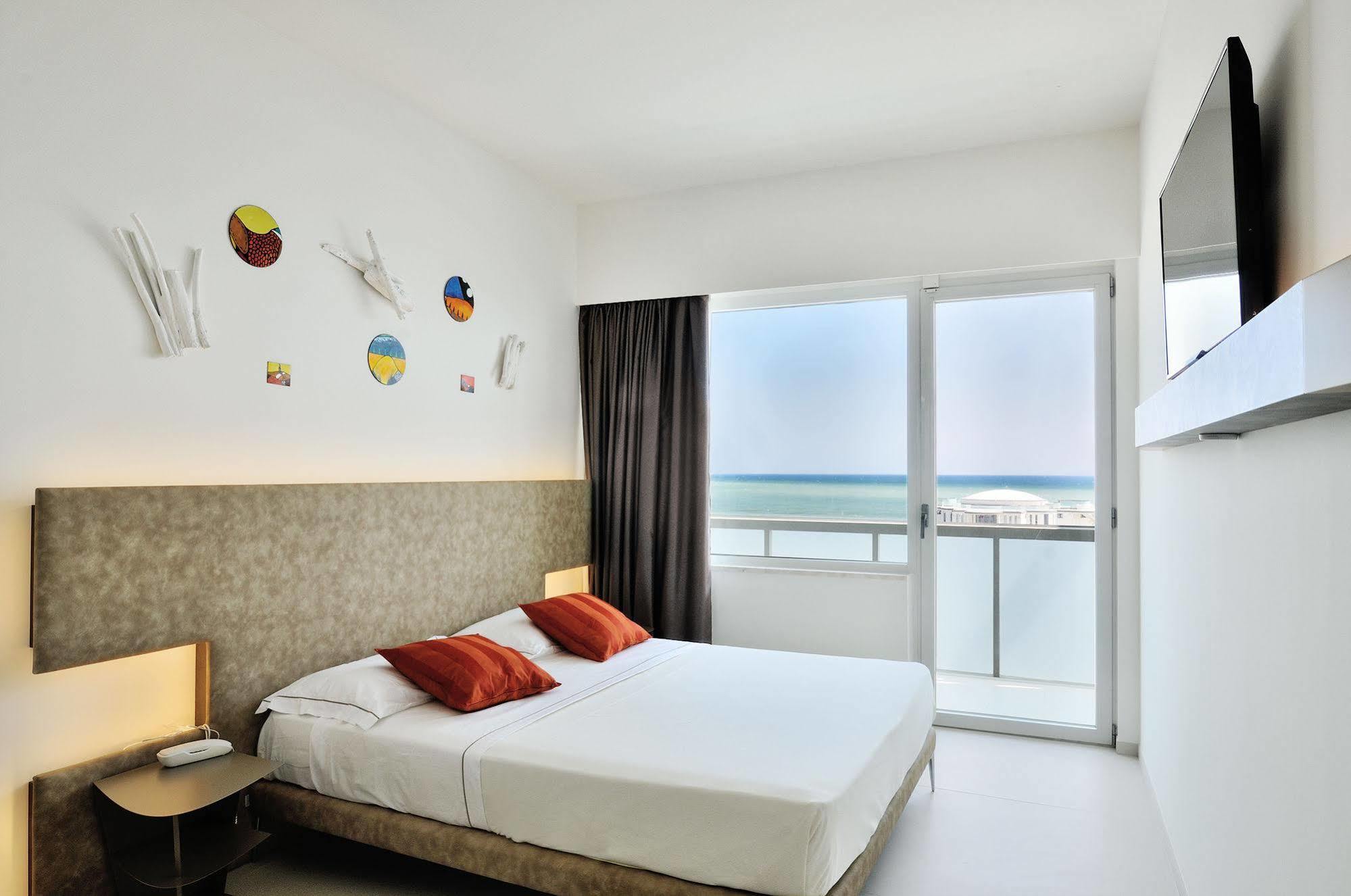 Hotel Cristallo سينِغاليا المظهر الخارجي الصورة